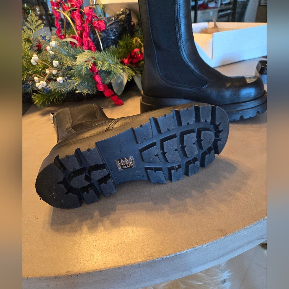 Boots - Picture 5 of 5